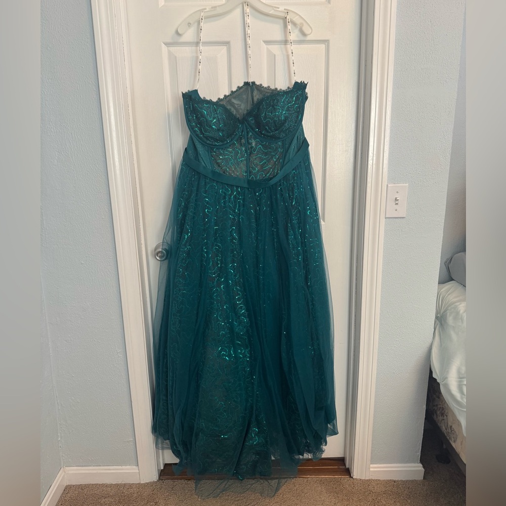 David’s Bridal Jules & Cleo Special Occasion Event Party Prom Wedding Dress